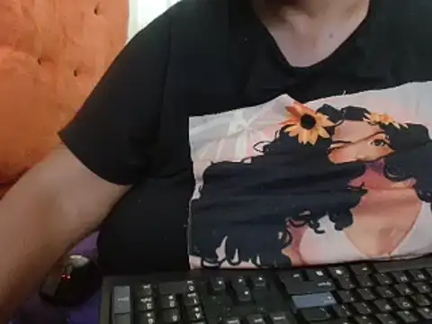 tinagiant online show from February 6, 2025, 1:43 pm