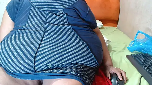 tinagiant online show from November 10, 2025, 8:02 am