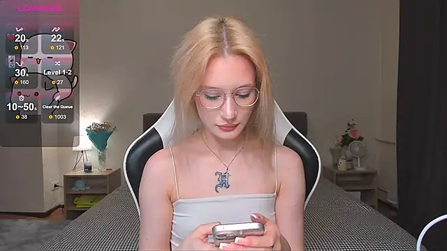 Snapshot of DearLia chatting on December 22, 2024, 4:39 am DearLia online show from December 22, 2024, 4:39 am