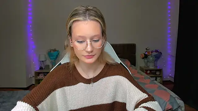 Snapshot of DearLia chatting on September 12, 2025, 9:04 pm DearLia online show from September 12, 2025, 9:04 pm