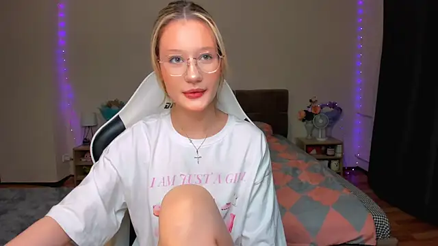 Snapshot of DearLia chatting on October 11, 2025, 10:30 pm DearLia online show from October 11, 2025, 10:30 pm