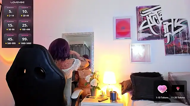 AnnieHuntters online show from December 5, 2024, 2:09 am