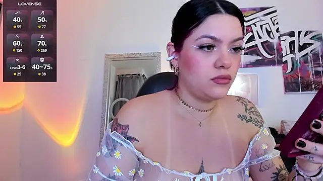 AnnieHuntters online show from December 11, 2024, 1:37 am