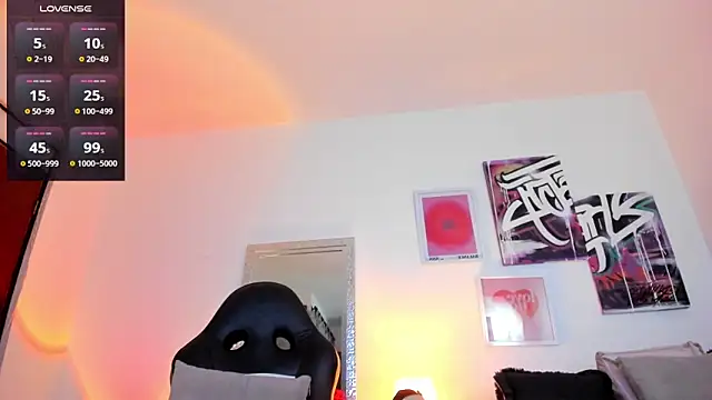 AnnieHuntters online show from December 19, 2024, 2:12 am