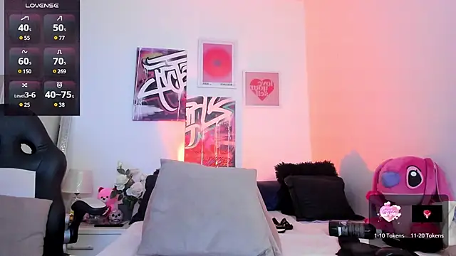 AnnieHuntters online show from February 12, 2025, 6:08 am