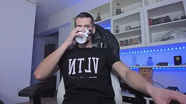 Snapshot of ToddClaytonn chatting on December 3, 2024, 7:33 pm ToddClaytonn online show from December 3, 2024, 7:33 pm