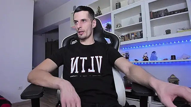 Snapshot of ToddClaytonn chatting on January 6, 2025, 11:42 pm ToddClaytonn online show from January 6, 2025, 11:42 pm