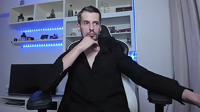 Snapshot of ToddClaytonn chatting on October 14, 2025, 10:43 pm ToddClaytonn online show from October 14, 2025, 10:43 pm