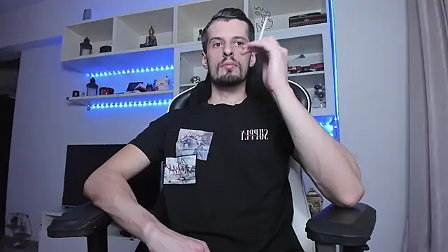 Snapshot of ToddClaytonn chatting on October 25, 2025, 9:20 pm ToddClaytonn online show from October 25, 2025, 9:20 pm