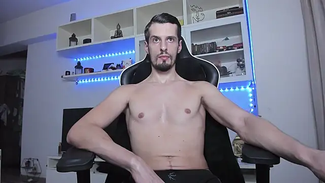 Snapshot of ToddClaytonn chatting on October 28, 2025, 11:40 pm ToddClaytonn online show from October 28, 2025, 11:40 pm