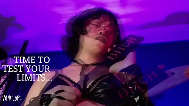 Snapshot of vanelope11 chatting on October 22, 2025, 6:51 pm vanelope11 online show from October 22, 2025, 6:51 pm