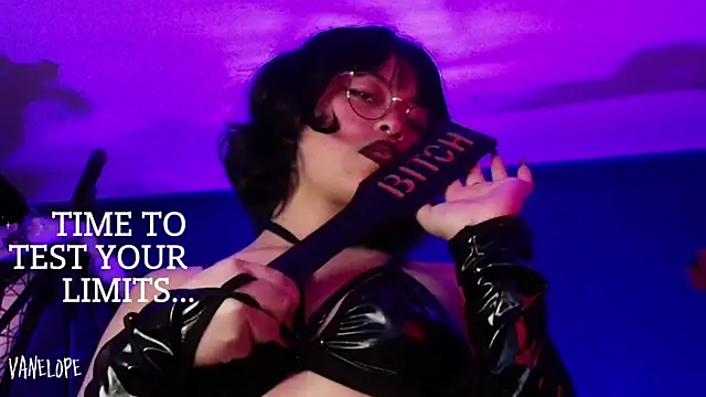 Snapshot of vanelope11 chatting on October 26, 2025, 6:14 pm vanelope11 online show from October 26, 2025, 6:14 pm