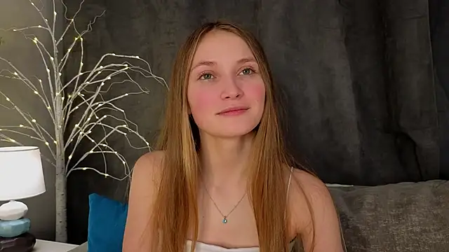 Snapshot of MonaEldon chatting on December 4, 2024, 5:05 am MonaEldon online show from December 4, 2024, 5:05 am