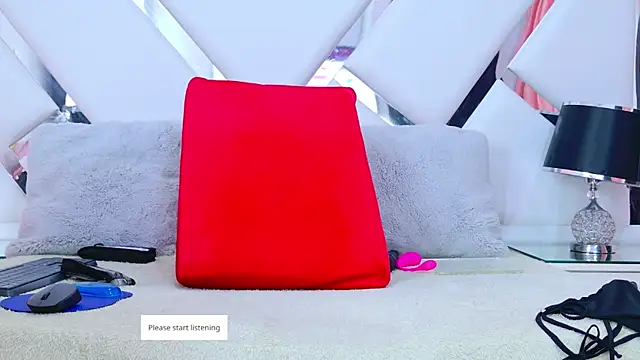 Snapshot of DahianaMoss chatting on March 17, 2025, 11:42 am DahianaMoss online show from March 17, 2025, 11:42 am