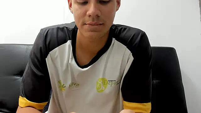 Snapshot of Brian_cx chatting on December 7, 2024, 6:43 am Brian cx online show from December 7, 2024, 6:43 am