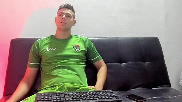 Snapshot of Brian_cx chatting on January 28, 2025, 3:04 am Brian cx online show from January 28, 2025, 3:04 am