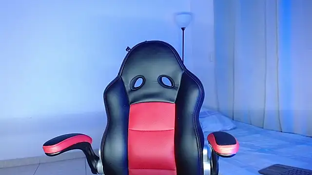 Snapshot of lous_g chatting on December 6, 2024, 2:02 am lous g online show from December 6, 2024, 2:02 am