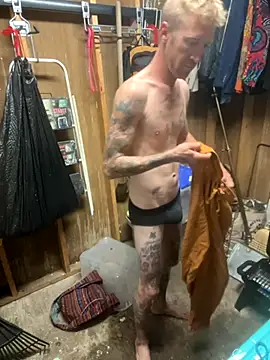 bentoverblonde online show from October 3, 2025, 1:41 pm