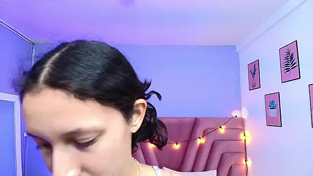 Beautifulskinny18 online show from February 7, 2025, 7:49 pm