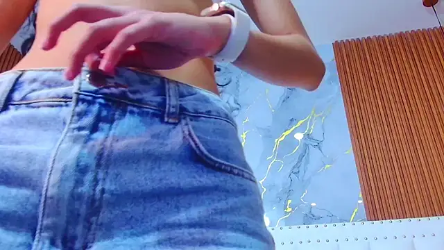 Beautifulskinny18 online show from March 2, 2025, 7:56 pm