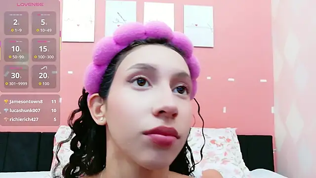 Beautifulskinny18 online show from October 22, 2025, 7:46 pm