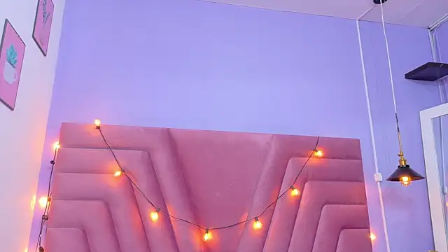 Beautifulskinny18 online show from November 18, 2025, 7:51 pm