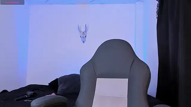 Aliz01 online show from December 2, 2025, 11:11 pm