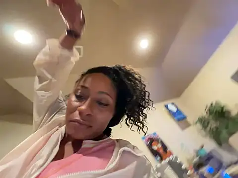 wynterheat online show from March 13, 2025, 3:33 am