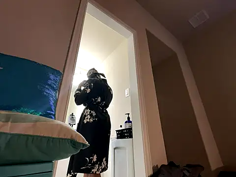 wynterheat online show from October 19, 2025, 1:17 am