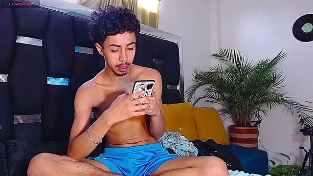 Snapshot of RyanRizzo chatting on January 25, 2025, 7:07 pm RyanRizzo online show from January 25, 2025, 7:07 pm