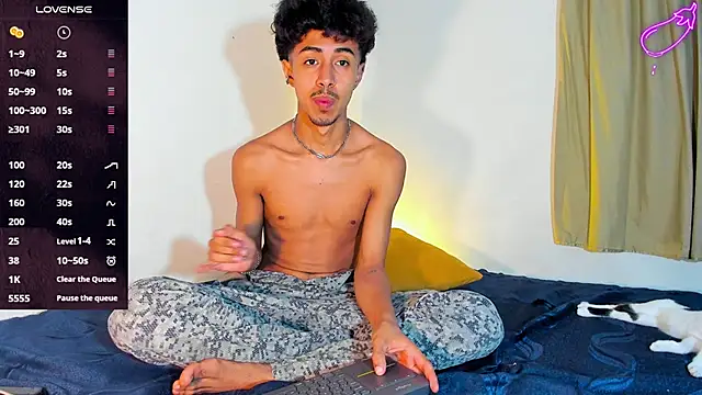 Snapshot of RyanRizzo chatting on March 2, 2025, 8:40 pm RyanRizzo online show from March 2, 2025, 8:40 pm