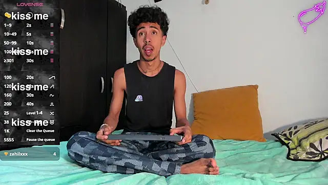 Snapshot of RyanRizzo chatting on March 19, 2025, 5:17 pm RyanRizzo online show from March 19, 2025, 5:17 pm