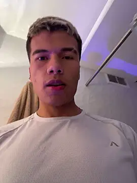 Logan smith1 online show from February 16, 2025, 5:04 am