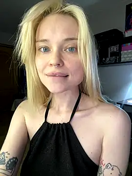 Snapshot of dollfromvenus chatting on November 15, 2025, 9:32 pm dollfromvenus online show from November 15, 2025, 9:32 pm