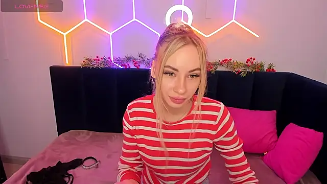 Snapshot of Diana_Garrett chatting on December 31, 2024, 1:47 am Diana Garrett online show from December 31, 2024, 1:47 am