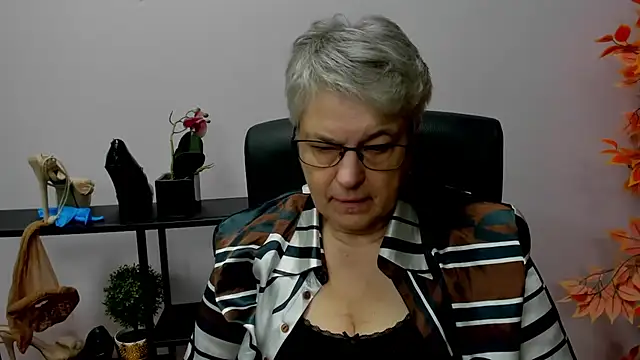 IrisDream online show from December 17, 2024, 7:18 am