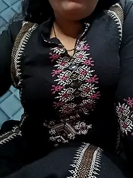 Snapshot of Cute-Raashii chatting on December 31, 2024, 4:25 pm Cute-Raashii online show from December 31, 2024, 4:25 pm