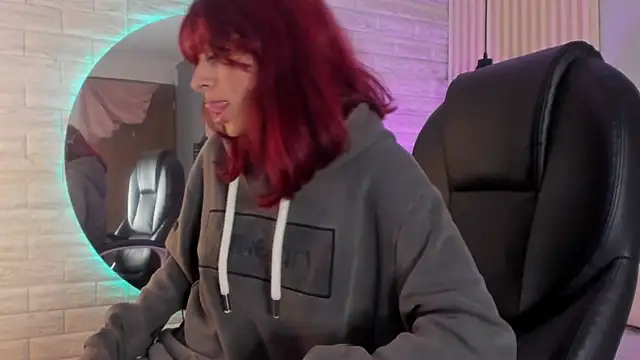 cloe  palmer online show from December 5, 2024, 6:33 pm