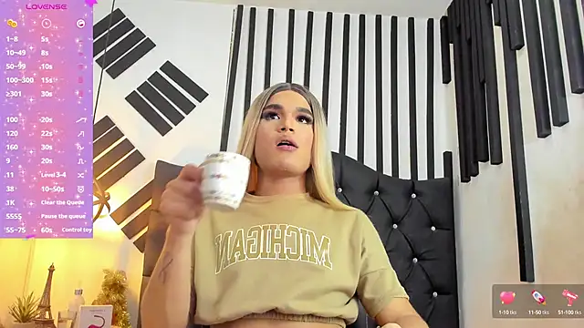 Snapshot of AllisonsweetZ chatting on February 5, 2025, 10:44 pm AllisonsweetZ online show from February 5, 2025, 10:44 pm