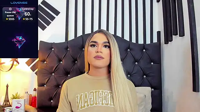 Snapshot of AllisonsweetZ chatting on March 10, 2025, 1:21 pm AllisonsweetZ online show from March 10, 2025, 1:21 pm