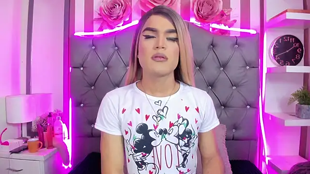 Snapshot of AllisonsweetZ chatting on March 18, 2025, 1:31 pm AllisonsweetZ online show from March 18, 2025, 1:31 pm