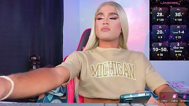 Snapshot of AllisonsweetZ chatting on September 25, 2025, 7:17 pm AllisonsweetZ online show from September 25, 2025, 7:17 pm