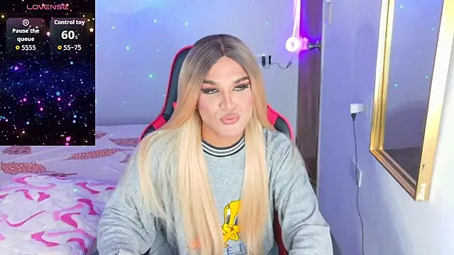 Snapshot of AllisonsweetZ chatting on October 13, 2025, 1:55 pm AllisonsweetZ online show from October 13, 2025, 1:55 pm