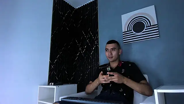 Snapshot of Liam_crox chatting on December 18, 2024, 7:30 pm Liam crox online show from December 18, 2024, 7:30 pm