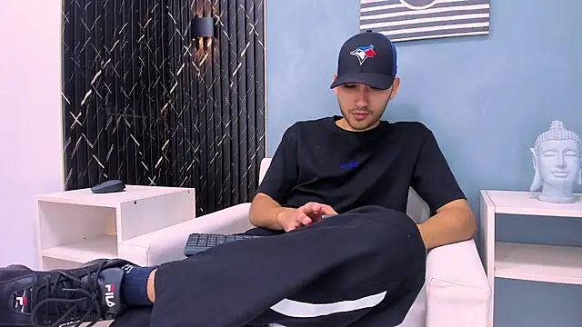 Snapshot of Liam_crox chatting on December 24, 2024, 8:16 pm Liam crox online show from December 24, 2024, 8:16 pm