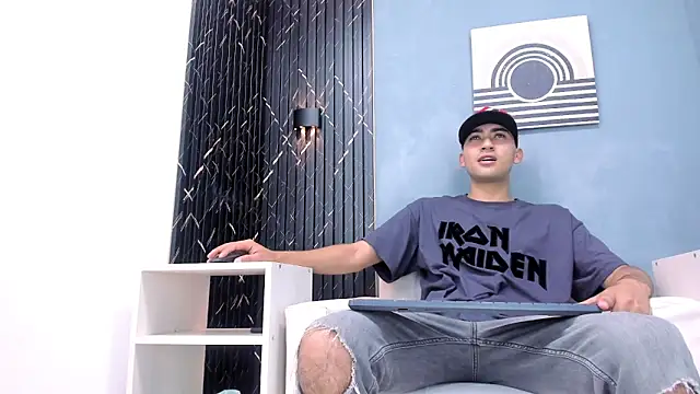 Snapshot of Liam_crox chatting on January 7, 2025, 9:14 pm Liam crox online show from January 7, 2025, 9:14 pm