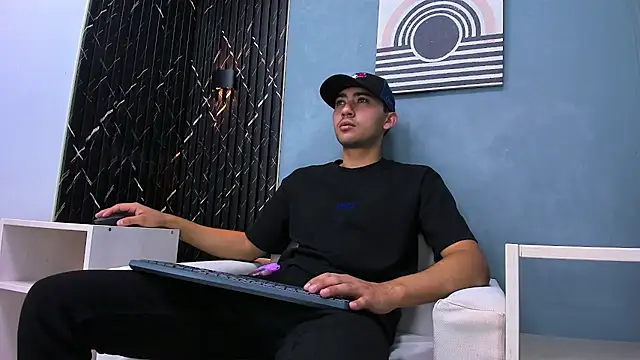 Snapshot of Liam_crox chatting on January 14, 2025, 7:21 pm Liam crox online show from January 14, 2025, 7:21 pm