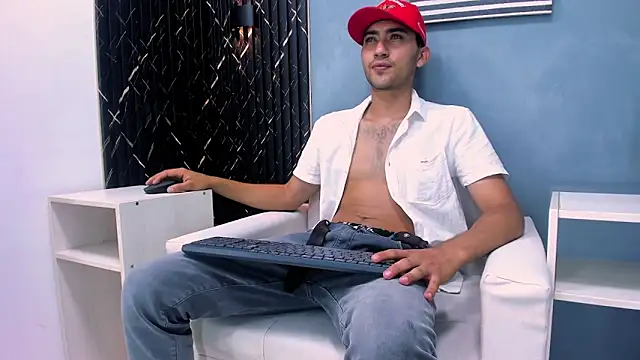 Snapshot of Liam_crox chatting on January 21, 2025, 12:04 am Liam crox online show from January 21, 2025, 12:04 am