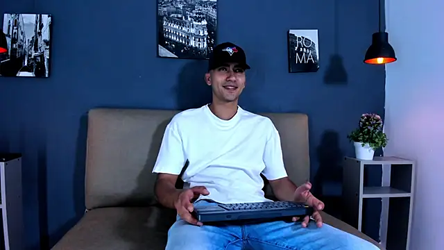 Snapshot of Liam_crox chatting on January 22, 2025, 8:28 pm Liam crox online show from January 22, 2025, 8:28 pm