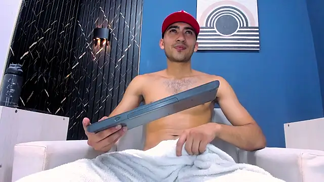 Snapshot of Liam_crox chatting on January 31, 2025, 10:10 pm Liam crox online show from January 31, 2025, 10:10 pm